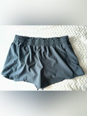 CALIA by Carrie Underwood Grey Athletic Shorts Size Medium